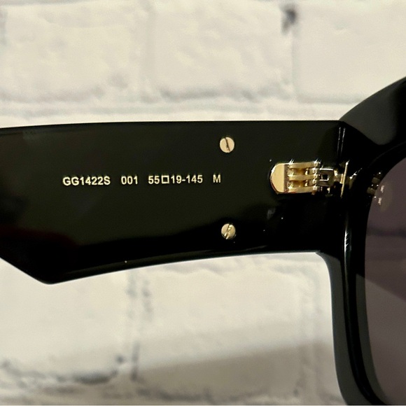 Like New Black Gucci GG Sunglasses (Size Large) - Picture 9 of 13